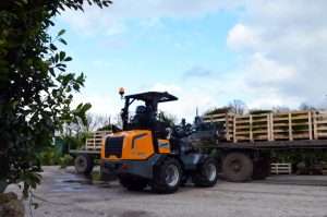 Ładowarka Giant G2700 – Kompaktowa siła do zadań specjalnych